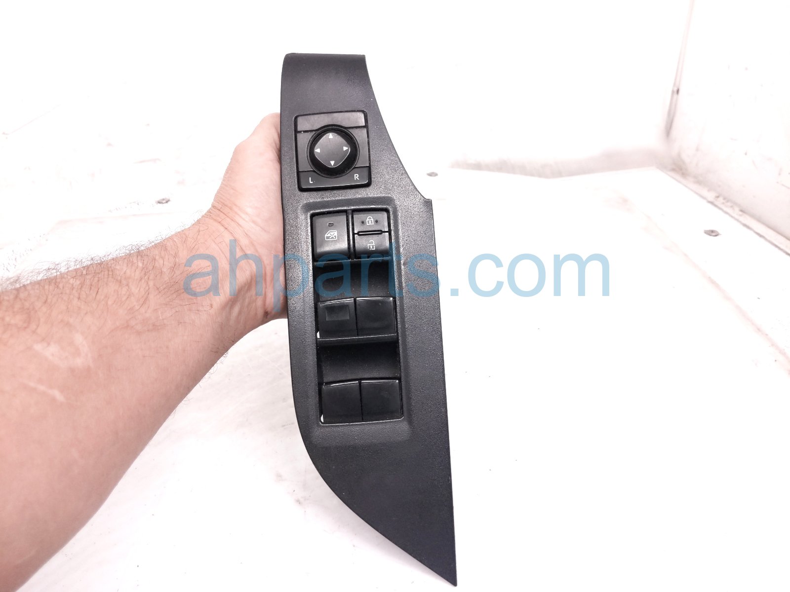 MASTER WINDOW CONTROL SWITCH