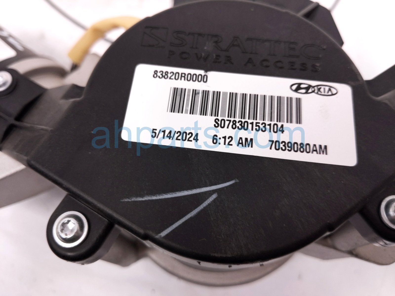 2025 Kia Carnival Rear Passenger Power Sliding Door Motor Assy 83820 R0000 Replacement 2025 Kia Carnival Rear Passenger Power Sliding Door Motor Assy 83820 R0000 Replacement thumbnail