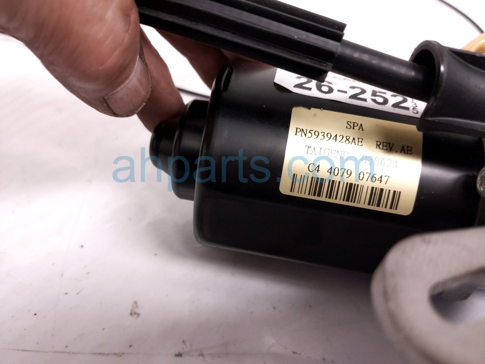 2025 Kia Carnival Rear Passenger Power Sliding Door Motor Assy 83820 R0000 Replacement 2025 Kia Carnival Rear Passenger Power Sliding Door Motor Assy 83820 R0000 Replacement thumbnail