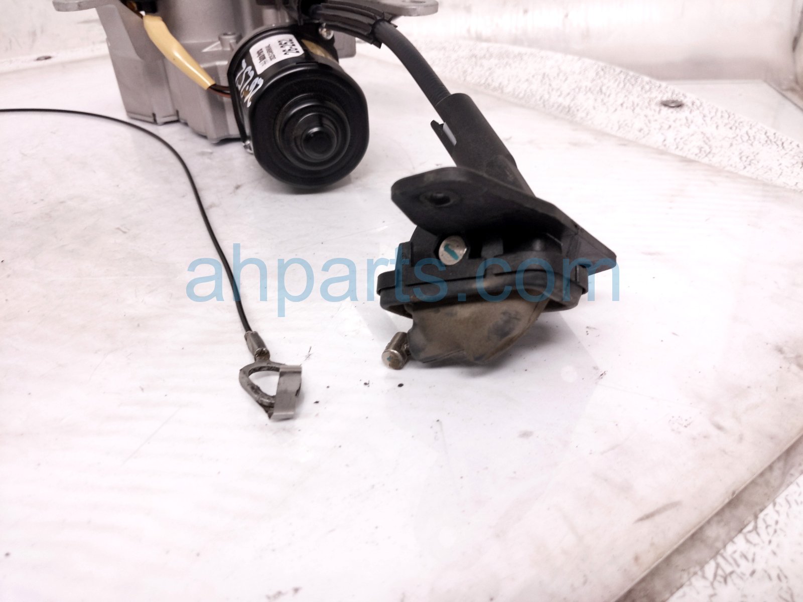 2025 Kia Carnival Rear Passenger Power Sliding Door Motor Assy 83820 R0000 Replacement 2025 Kia Carnival Rear Passenger Power Sliding Door Motor Assy 83820 R0000 Replacement thumbnail