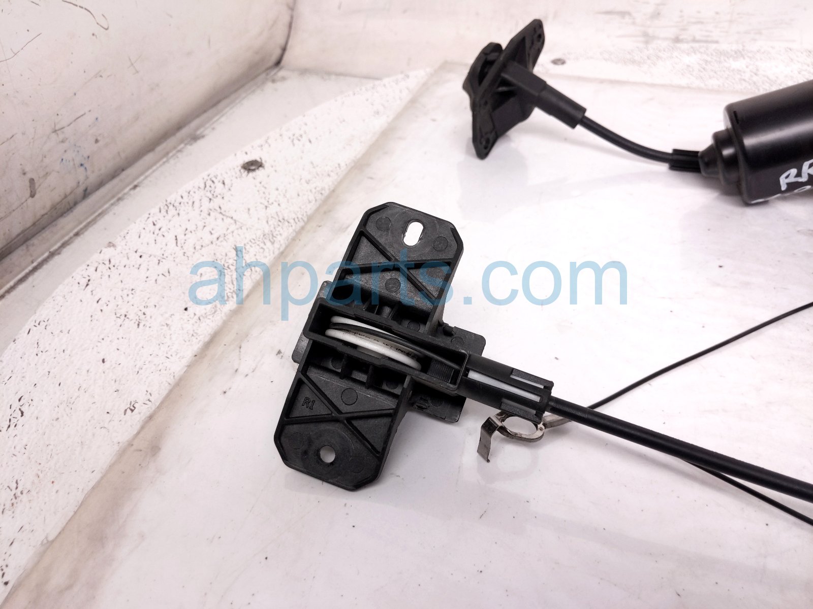 2025 Kia Carnival Rear Passenger Power Sliding Door Motor Assy 83820 R0000 Replacement 2025 Kia Carnival Rear Passenger Power Sliding Door Motor Assy 83820 R0000 Replacement thumbnail