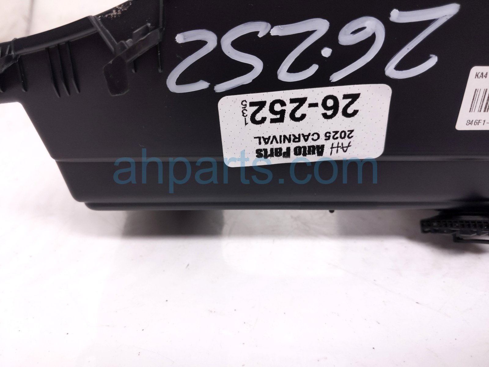 2025 Kia Carnival Center Console Front Tray 846F1 R0350NUP Replacement 2025 Kia Carnival Center Console Front Tray 846F1 R0350NUP Replacement thumbnail