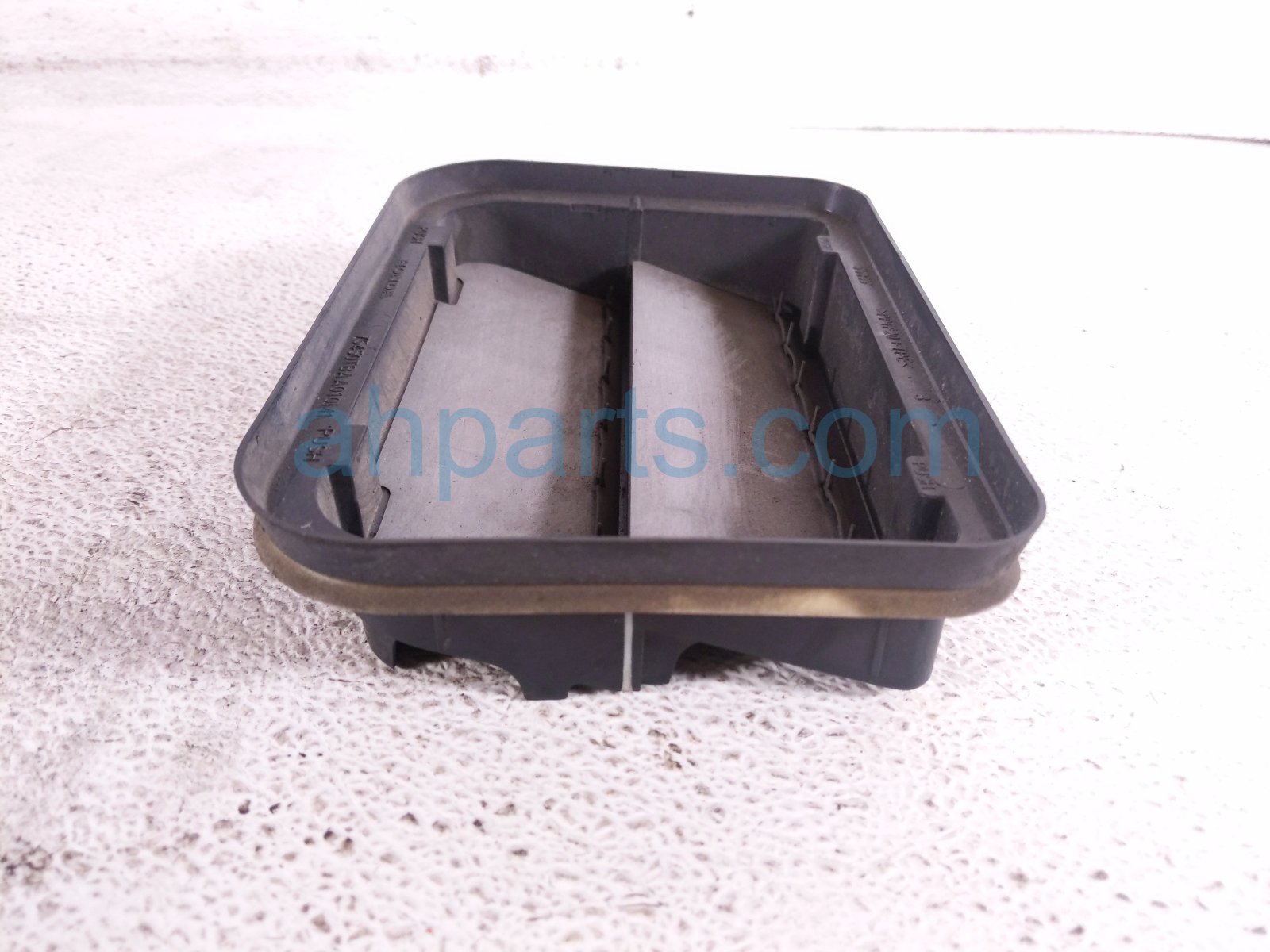 2019 Honda Accord Rear Driver Cabin Air Exhauster Vent 75450 TBA A02 Replacement 2019 Honda Accord Rear Driver Cabin Air Exhauster Vent 75450 TBA A02 Replacement thumbnail