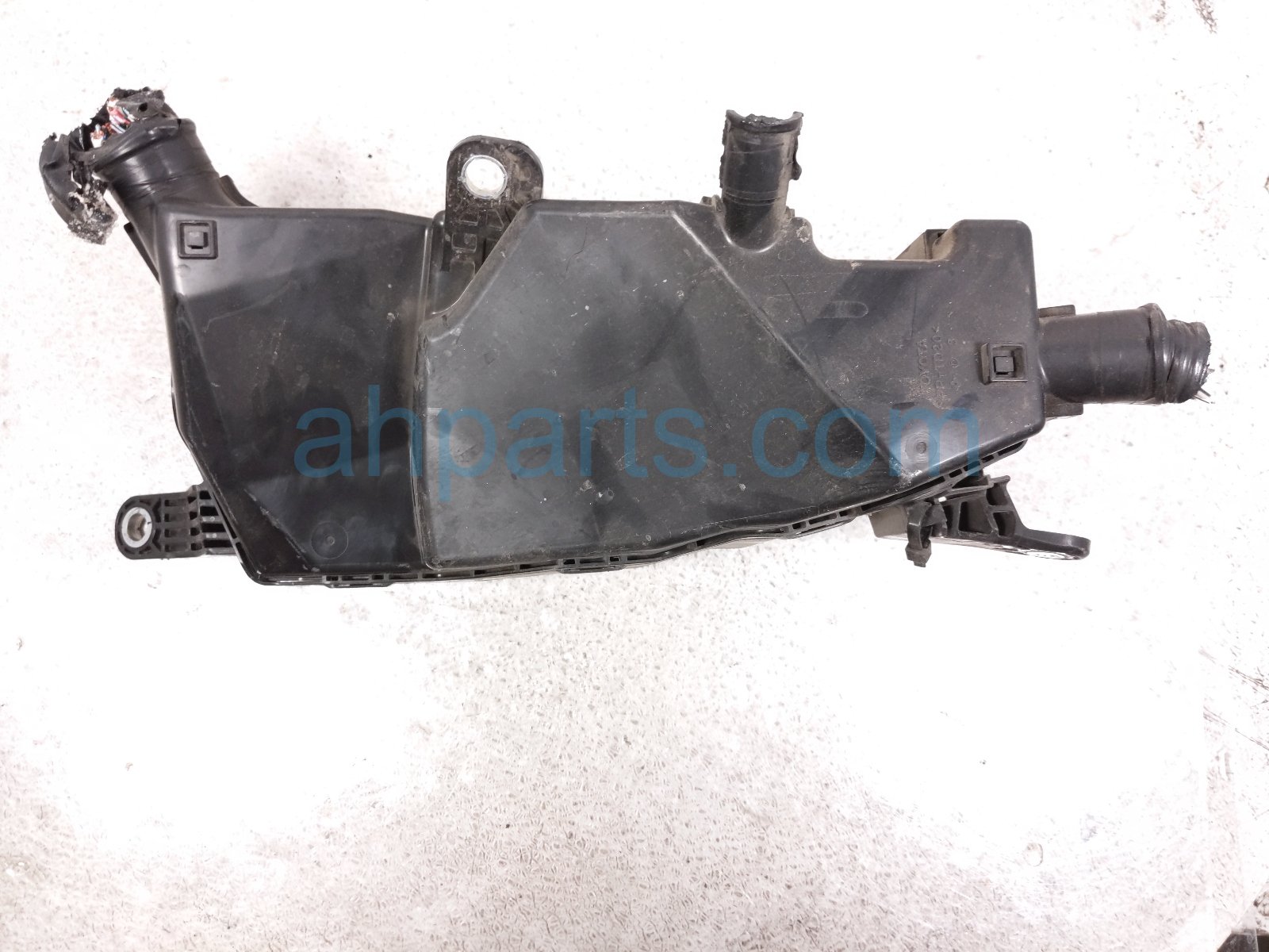 2020 Toyota Camry Engine Fuse Box 2.5l Fwd 82610 33130 Replacement 2020 Toyota Camry Engine Fuse Box 2.5l Fwd 82610 33130 Replacement thumbnail