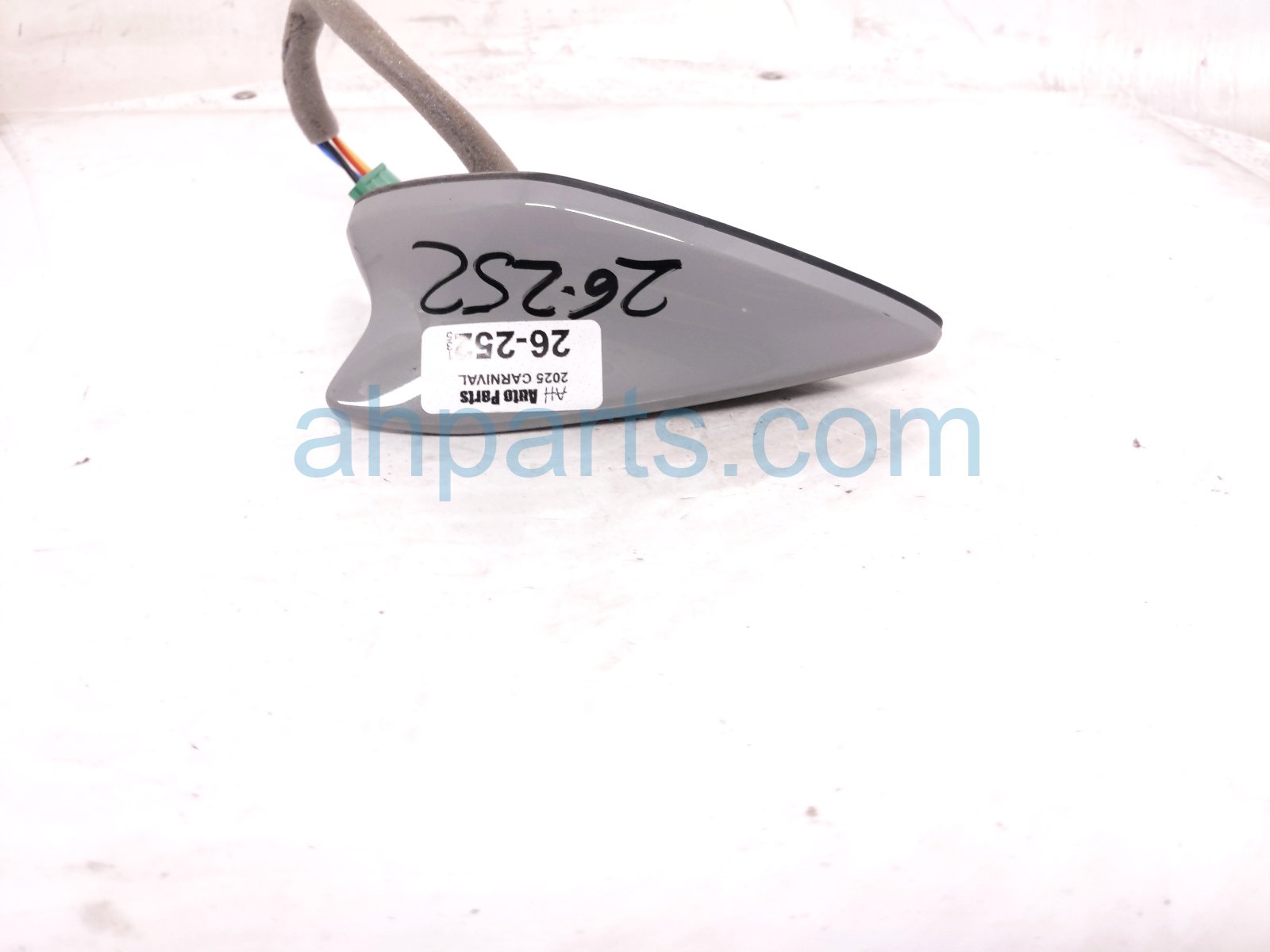 2025 Kia Carnival Roof Antenna Assy Shark Fin Gray 96210 R0610P2M Replacement 2025 Kia Carnival Roof Antenna Assy Shark Fin Gray 96210 R0610P2M Replacement thumbnail