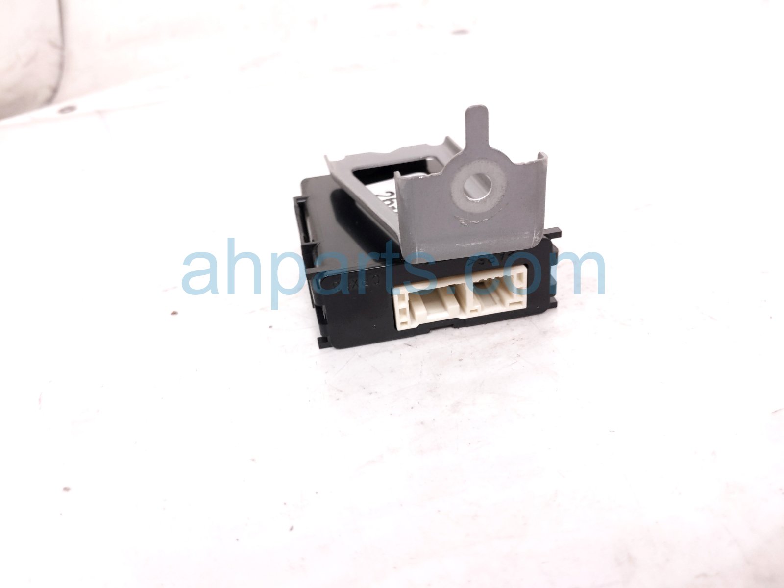 2019 Toyota Rav 4 Windshield Relay Assy 85940 42040 Replacement 2019 Toyota Rav 4 Windshield Relay Assy 85940 42040 Replacement thumbnail