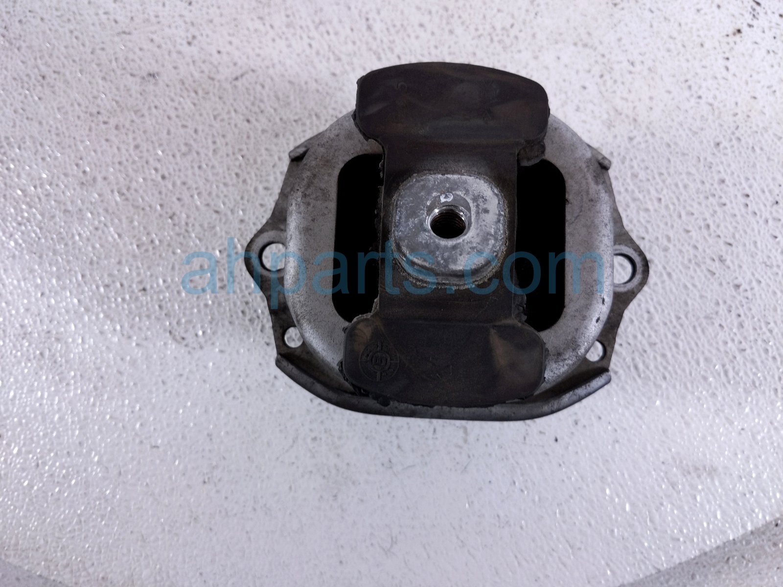 BMW RH ENGINE MOUNT - 3.0L RWD BMW RH ENGINE MOUNT - 3.0L RWD