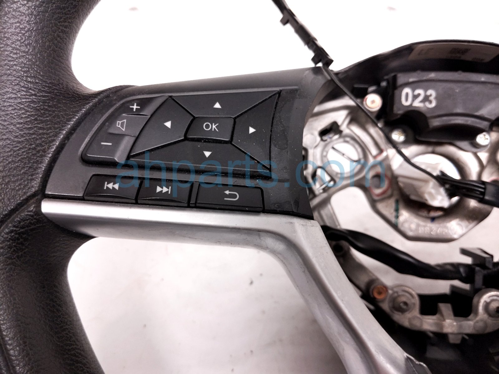 Nissan STEERING WHEEL - BLACK - SV