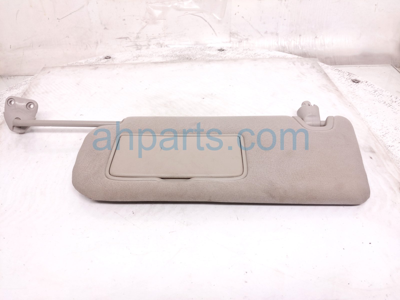 Nissan LH SUN VISOR - GREY