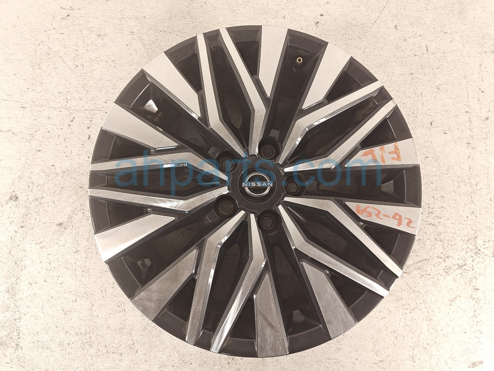Nissan FR/LH WHEEL / RIM