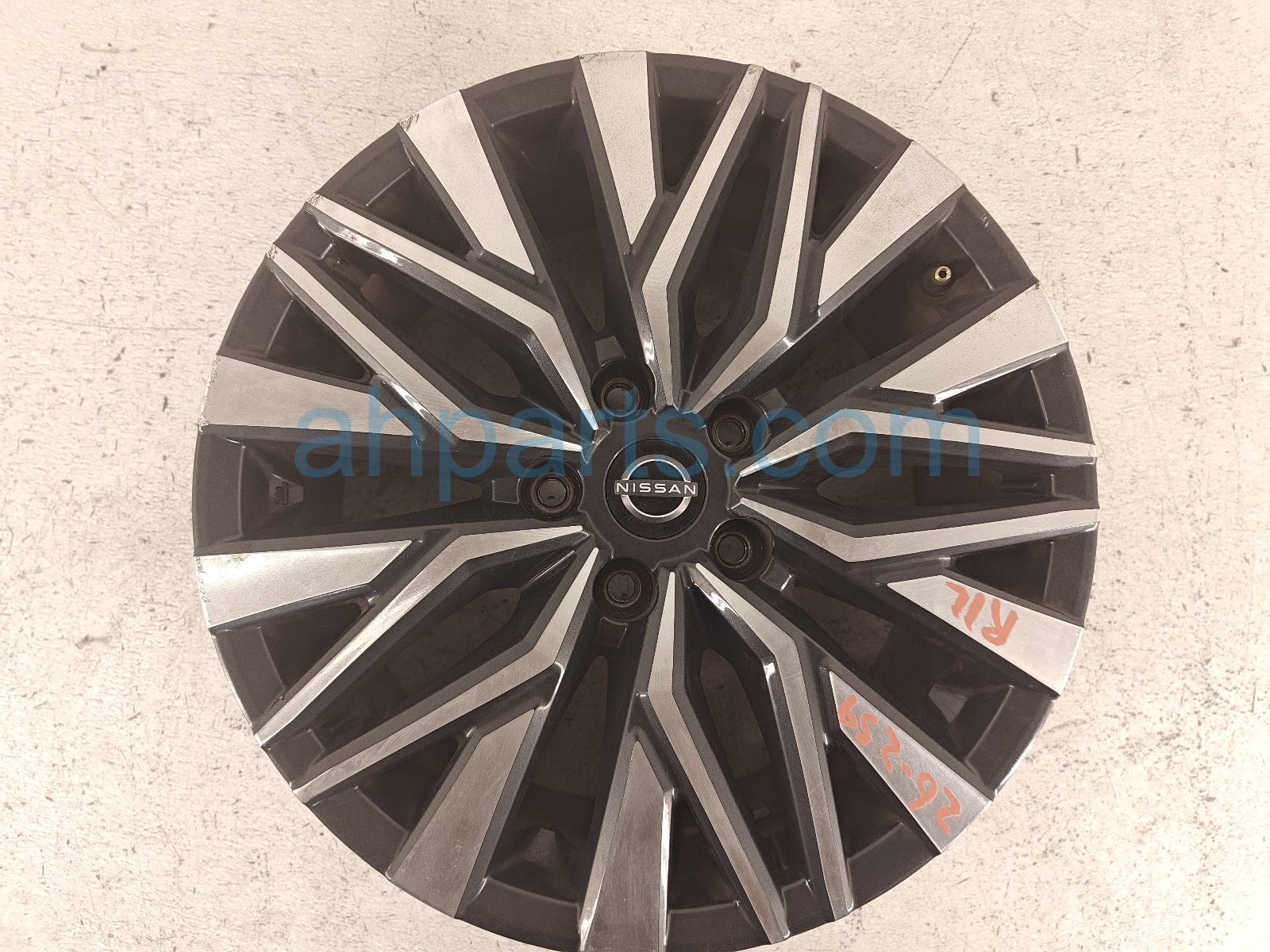 Nissan RR/LH WHEEL / RIM