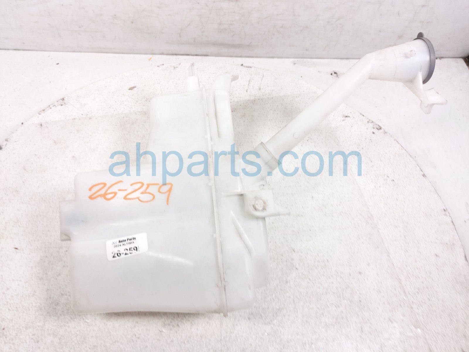 Nissan WINDSHIELD WASHER RESERVOIR TANK