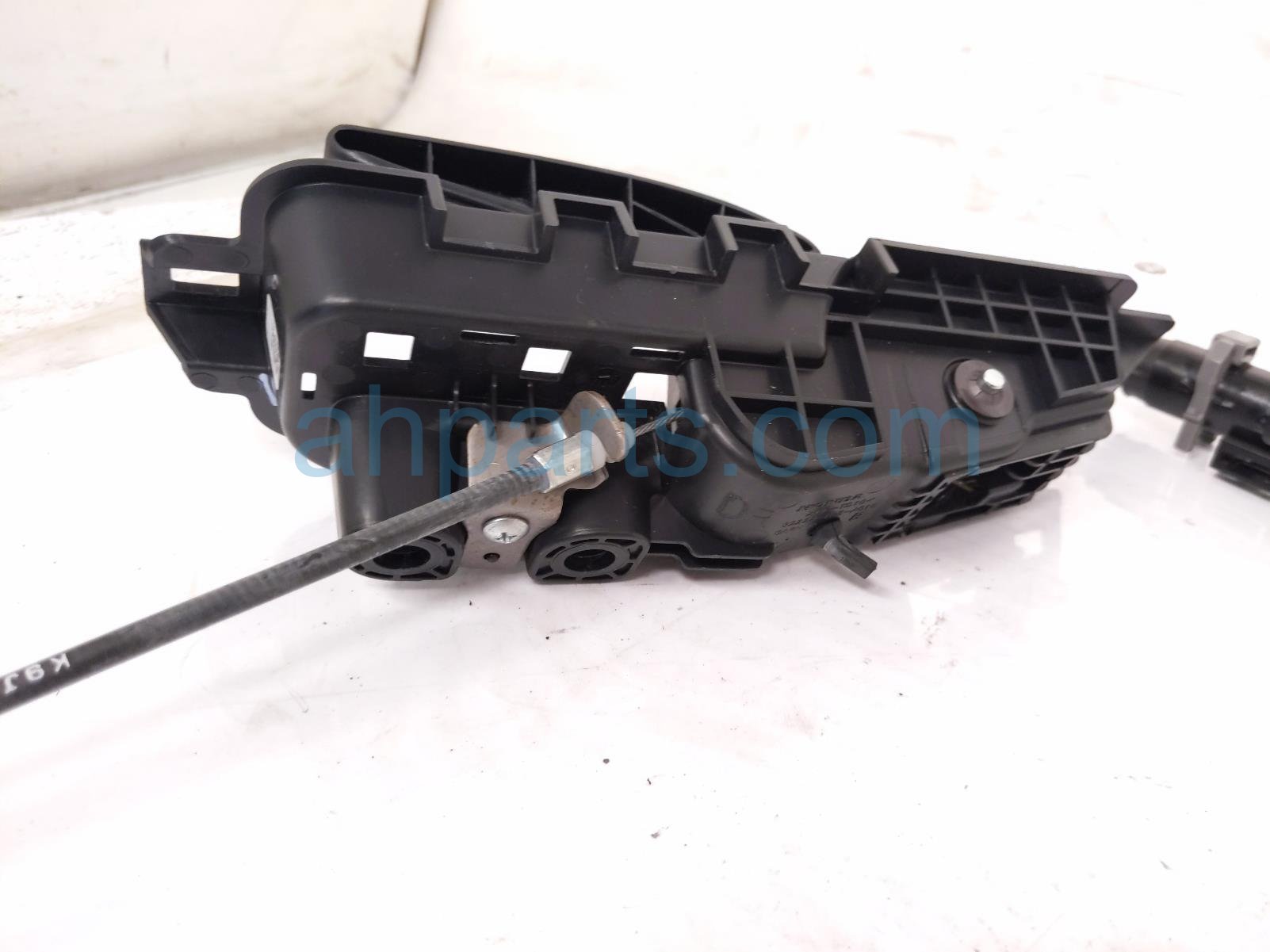 2020 Honda CR V Inside / Rear Passenger Interior Door Handle Black 72120 TLA A01ZB Replacement 2020 Honda CR V Inside / Rear Passenger Interior Door Handle Black 72120 TLA A01ZB Replacement thumbnail