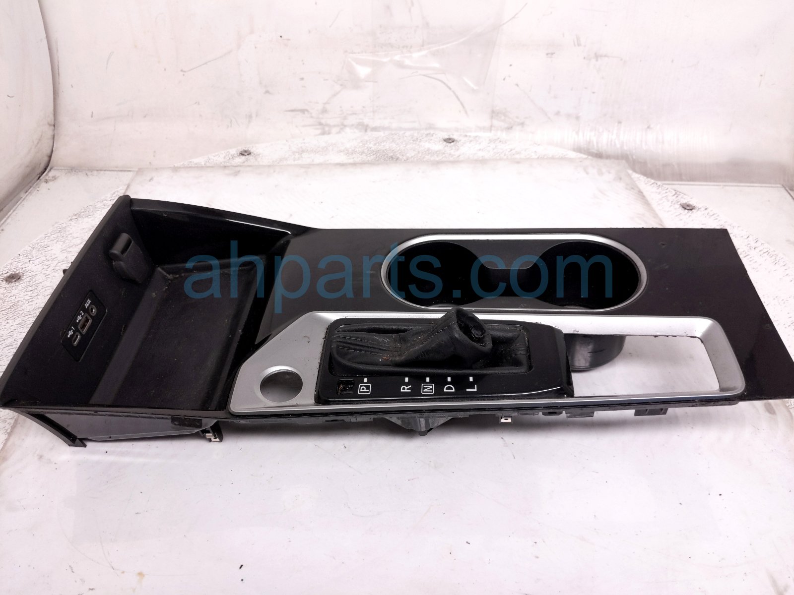 Nissan CONSOLE SHIFTER BEZEL CUP HLD CUBBY