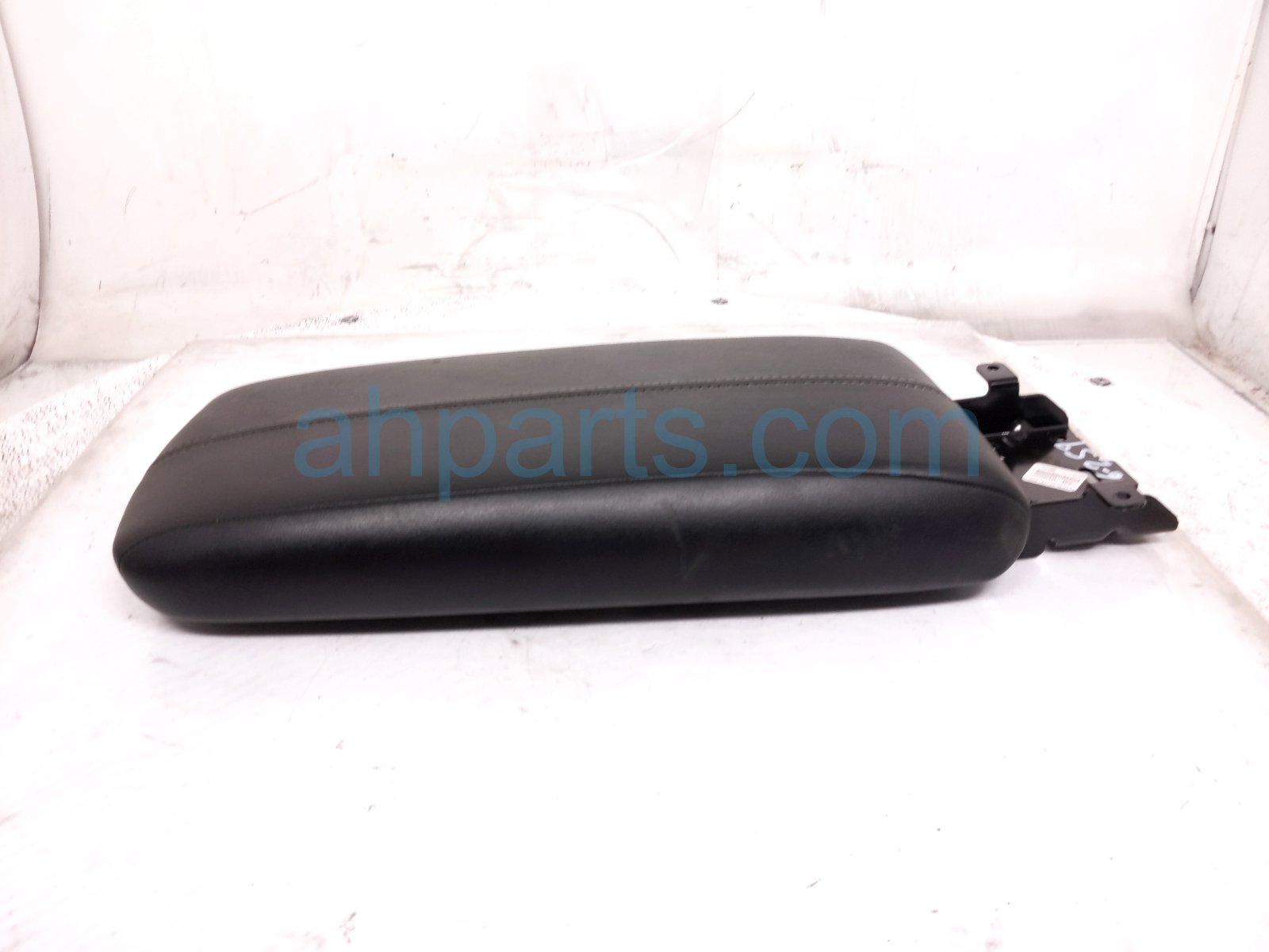 Nissan CENTER CONSOLE LID/ARMREST - BLACK