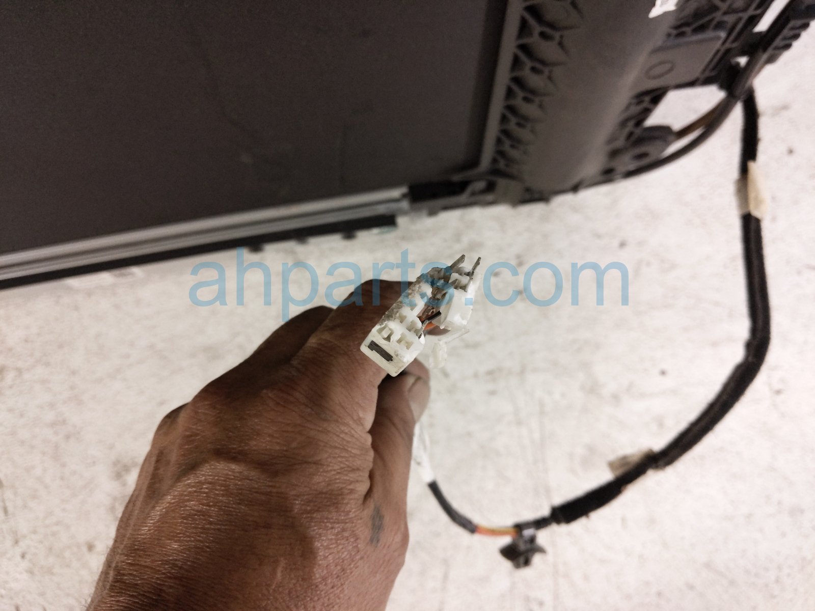 2023 Kia Telluride Sunroof Sunshade Assy 81670 S9110 Replacement 2023 Kia Telluride Sunroof Sunshade Assy 81670 S9110 Replacement thumbnail