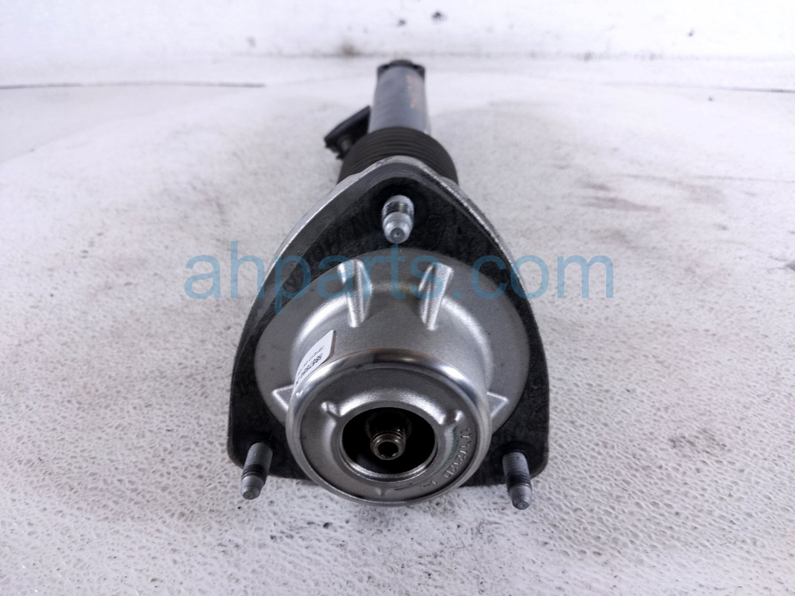 2018 BMW X5 Strut / Spring / Rear Driver Shock Absorber 33526867865 Replacement 2018 BMW X5 Strut / Spring / Rear Driver Shock Absorber 33526867865 Replacement thumbnail