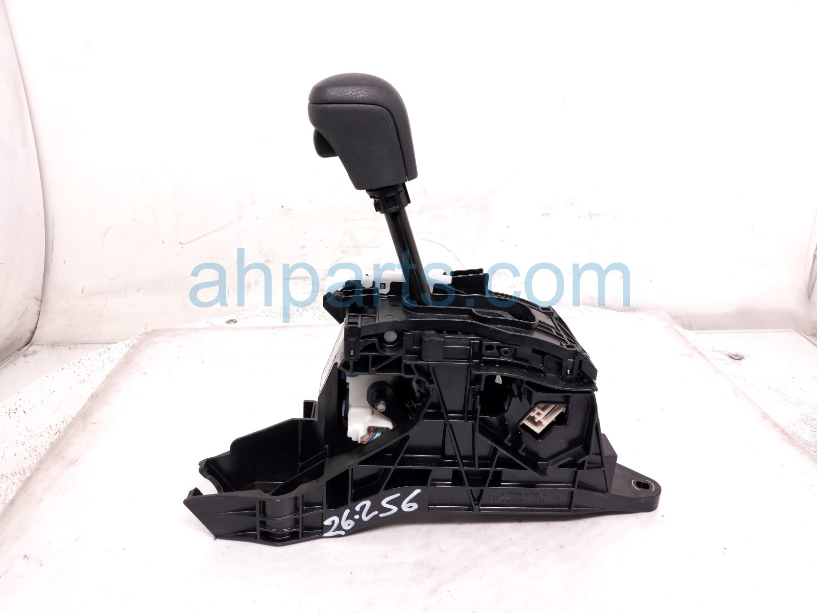 Toyota A/T FLOOR SHIFTER W/KNOB -2.5L FWD