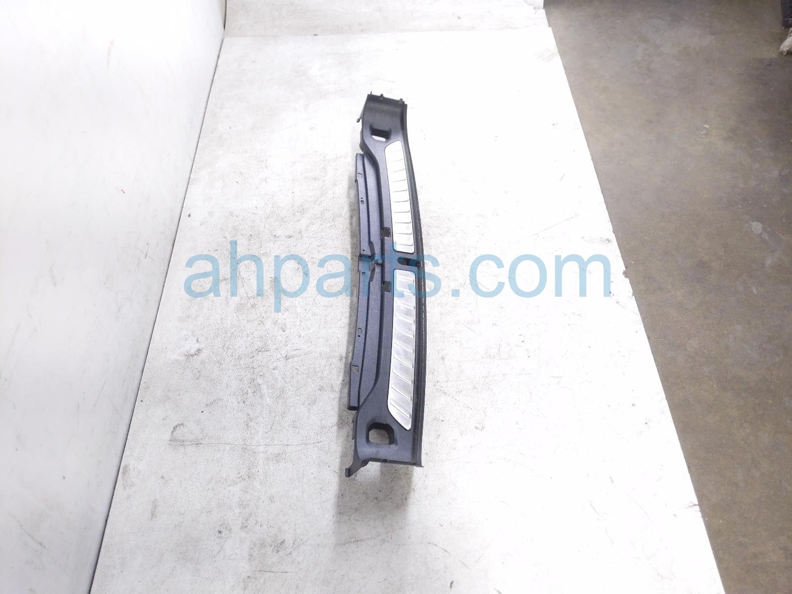 2022 BMW X3 Rear Trunk Sill Scuff Plate Blk 51 48 7 396 611 Replacement 2022 BMW X3 Rear Trunk Sill Scuff Plate Blk 51 48 7 396 611 Replacement thumbnail