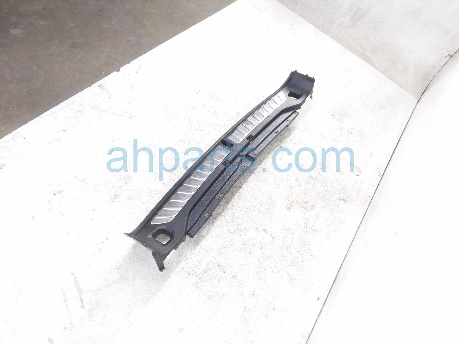 2022 BMW X3 Rear Trunk Sill Scuff Plate Blk 51 48 7 396 611 Replacement 2022 BMW X3 Rear Trunk Sill Scuff Plate Blk 51 48 7 396 611 Replacement thumbnail