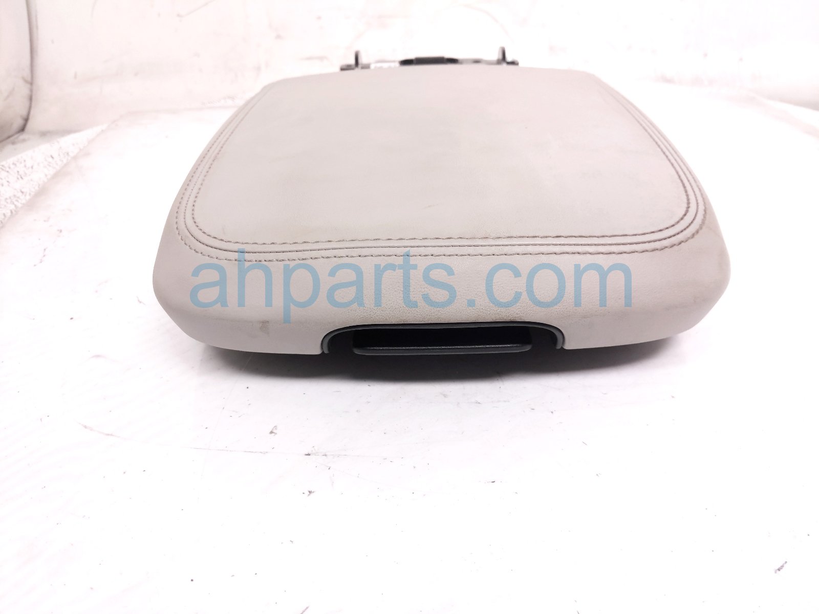 2025 Kia Carnival Center Console Lid/armrest Grey 846B3 R0000GYT Replacement 2025 Kia Carnival Center Console Lid/armrest Grey 846B3 R0000GYT Replacement thumbnail