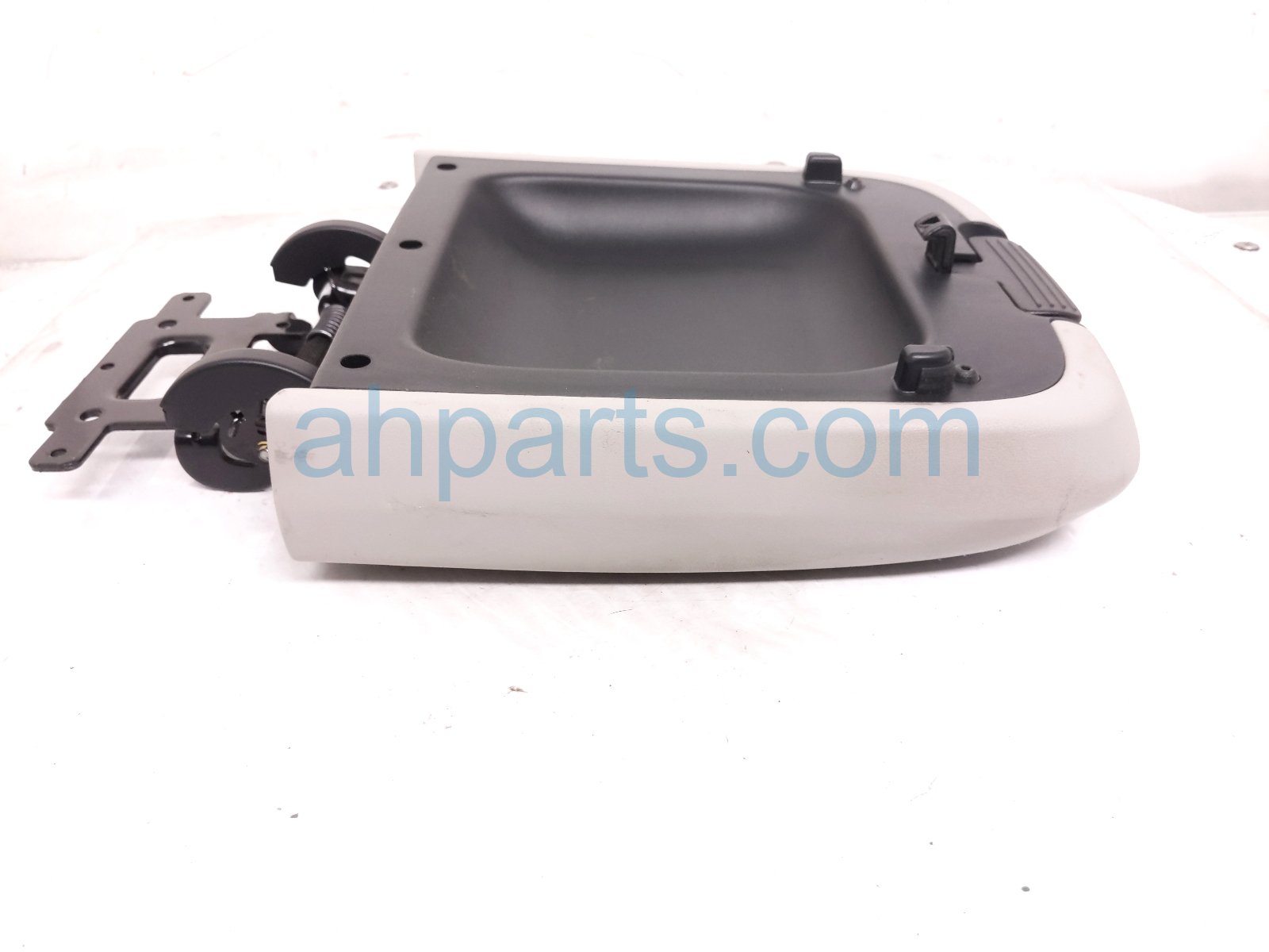 2025 Kia Carnival Center Console Lid/armrest Grey 846B3 R0000GYT Replacement 2025 Kia Carnival Center Console Lid/armrest Grey 846B3 R0000GYT Replacement thumbnail