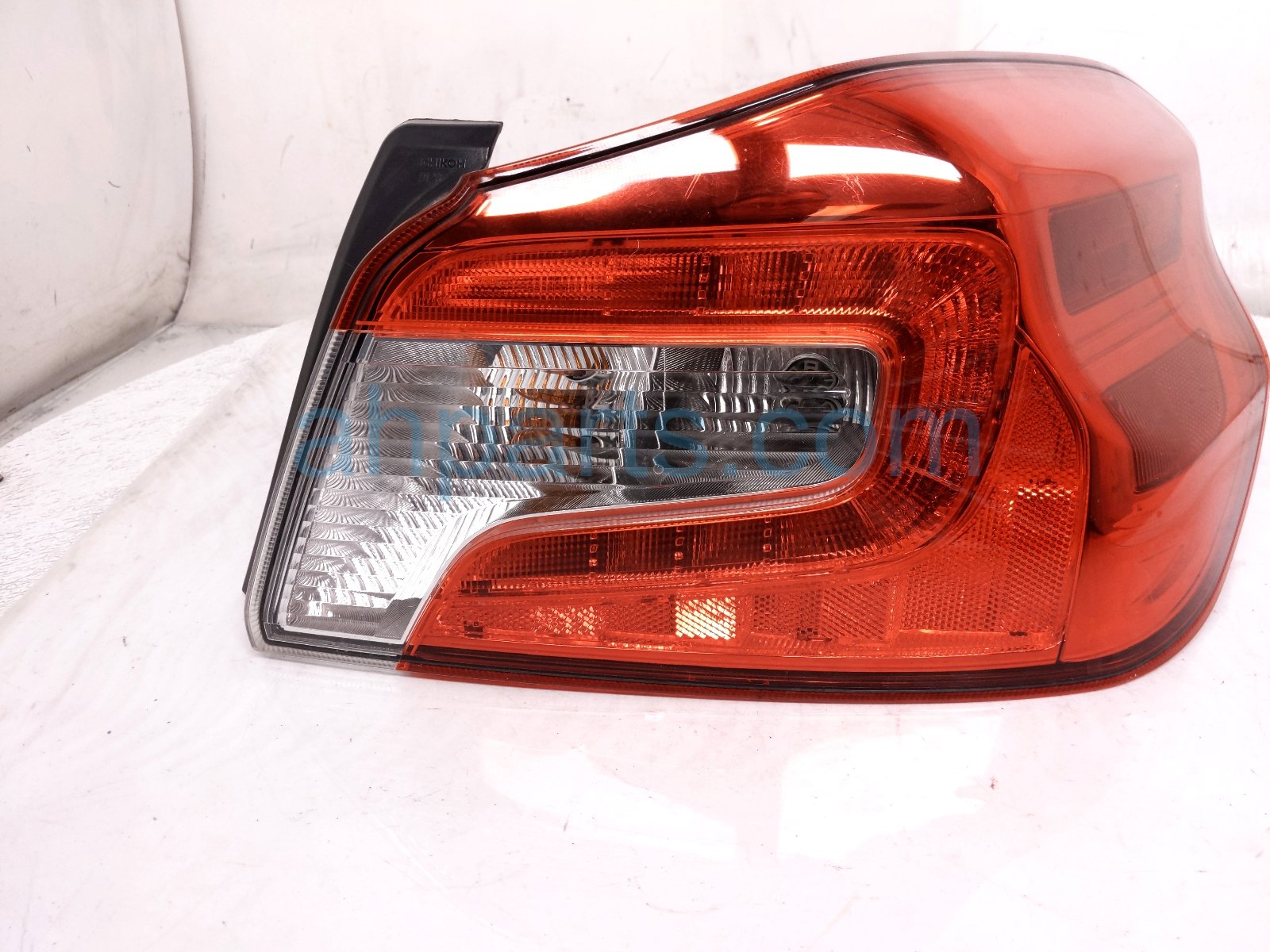 Subaru RH TAIL LAMP (ON BODY)