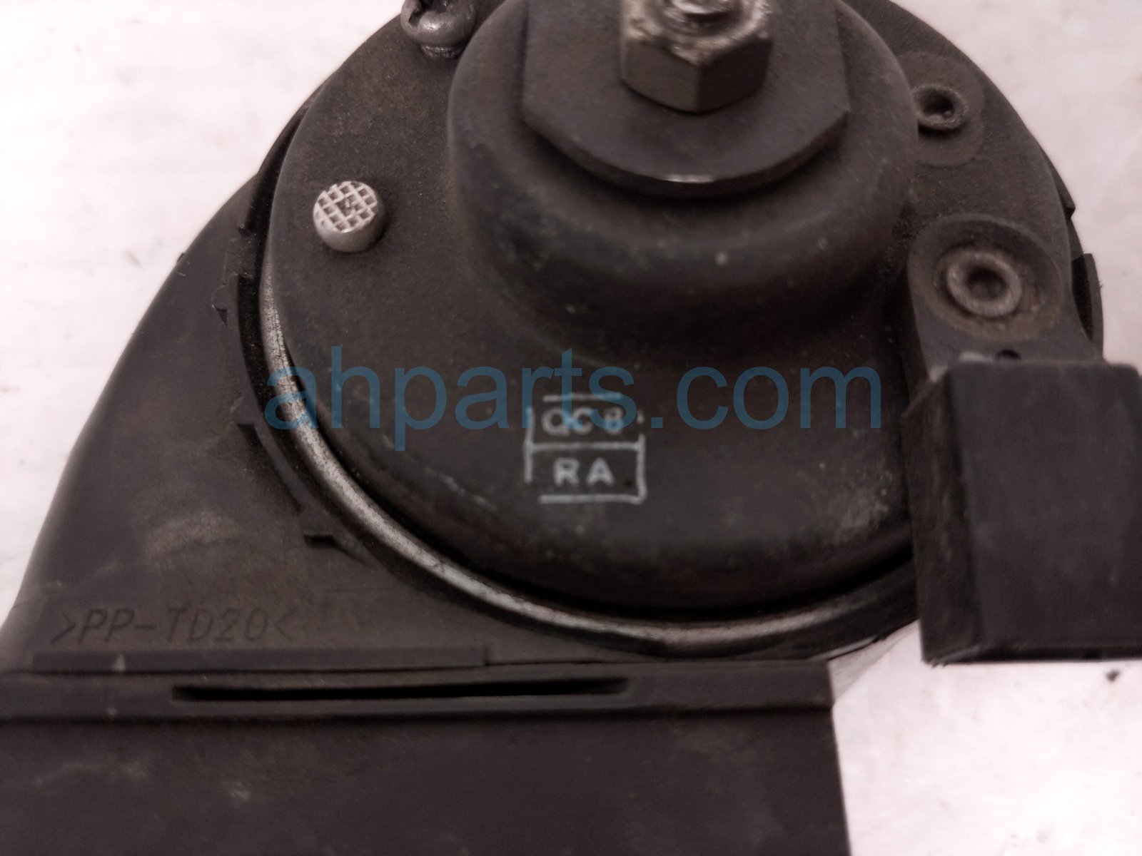 2022 Toyota Sienna Low Pitch Note Horn 86520 0E020 Replacement 2022 Toyota Sienna Low Pitch Note Horn 86520 0E020 Replacement thumbnail