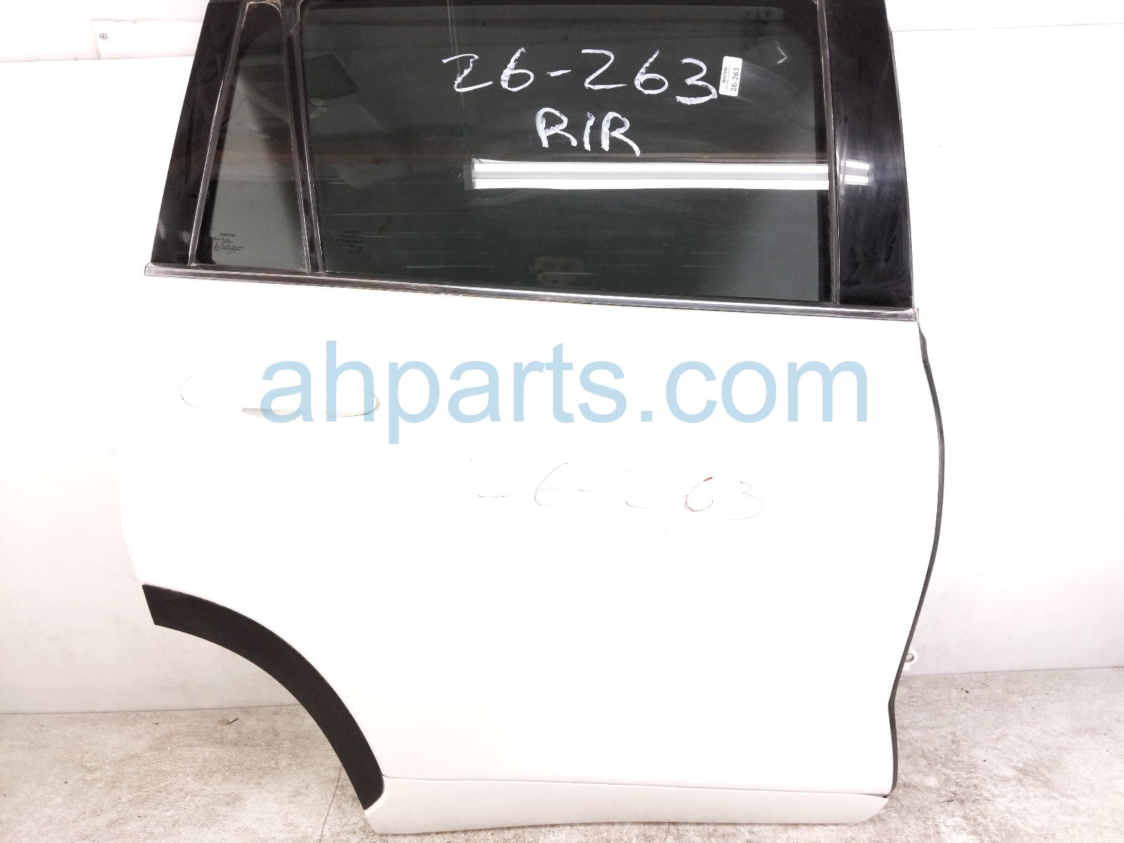 Toyota RR/RH DOOR - WHITE - NO INSIDE TRIM