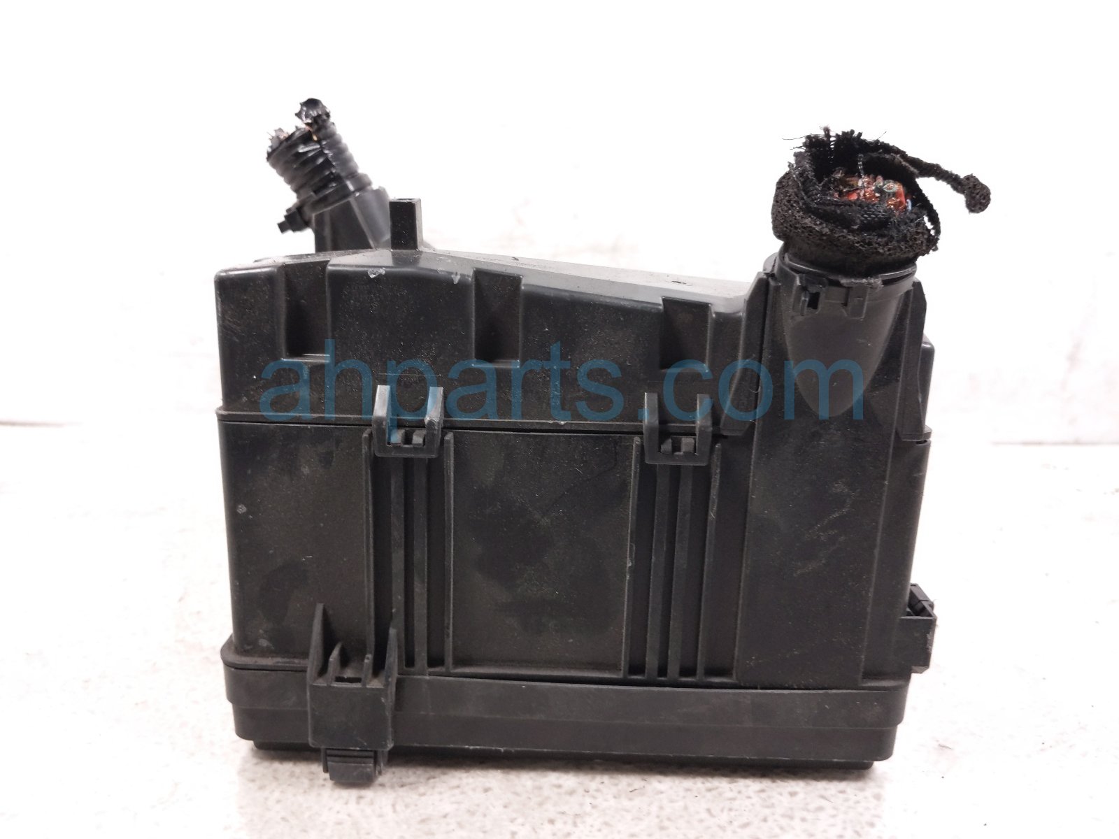 2020 Honda CR V Engine Room Fuse Box 1.5l 32200 TLA A64 Replacement 2020 Honda CR V Engine Room Fuse Box 1.5l 32200 TLA A64 Replacement thumbnail