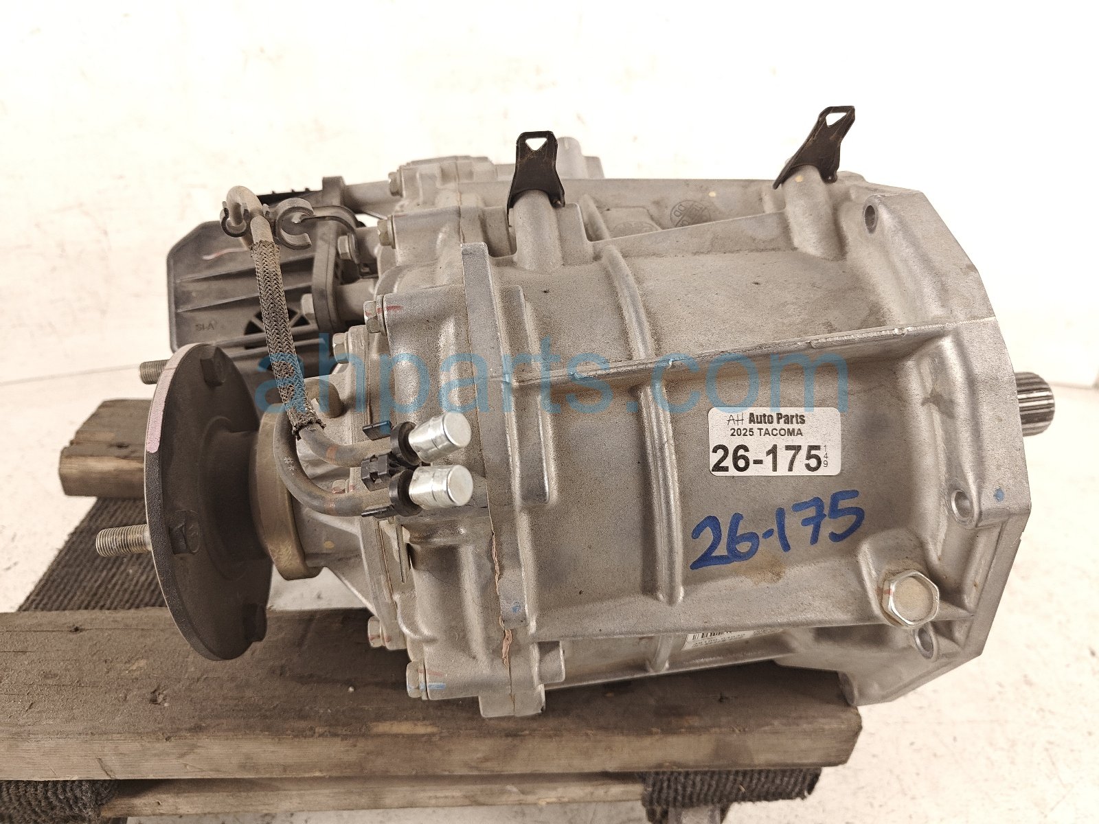 2025 Toyota Tacoma Transfer Case Assy 2.4l 4x4 14k 36100 04030 Replacement 2025 Toyota Tacoma Transfer Case Assy 2.4l 4x4 14k 36100 04030 Replacement thumbnail