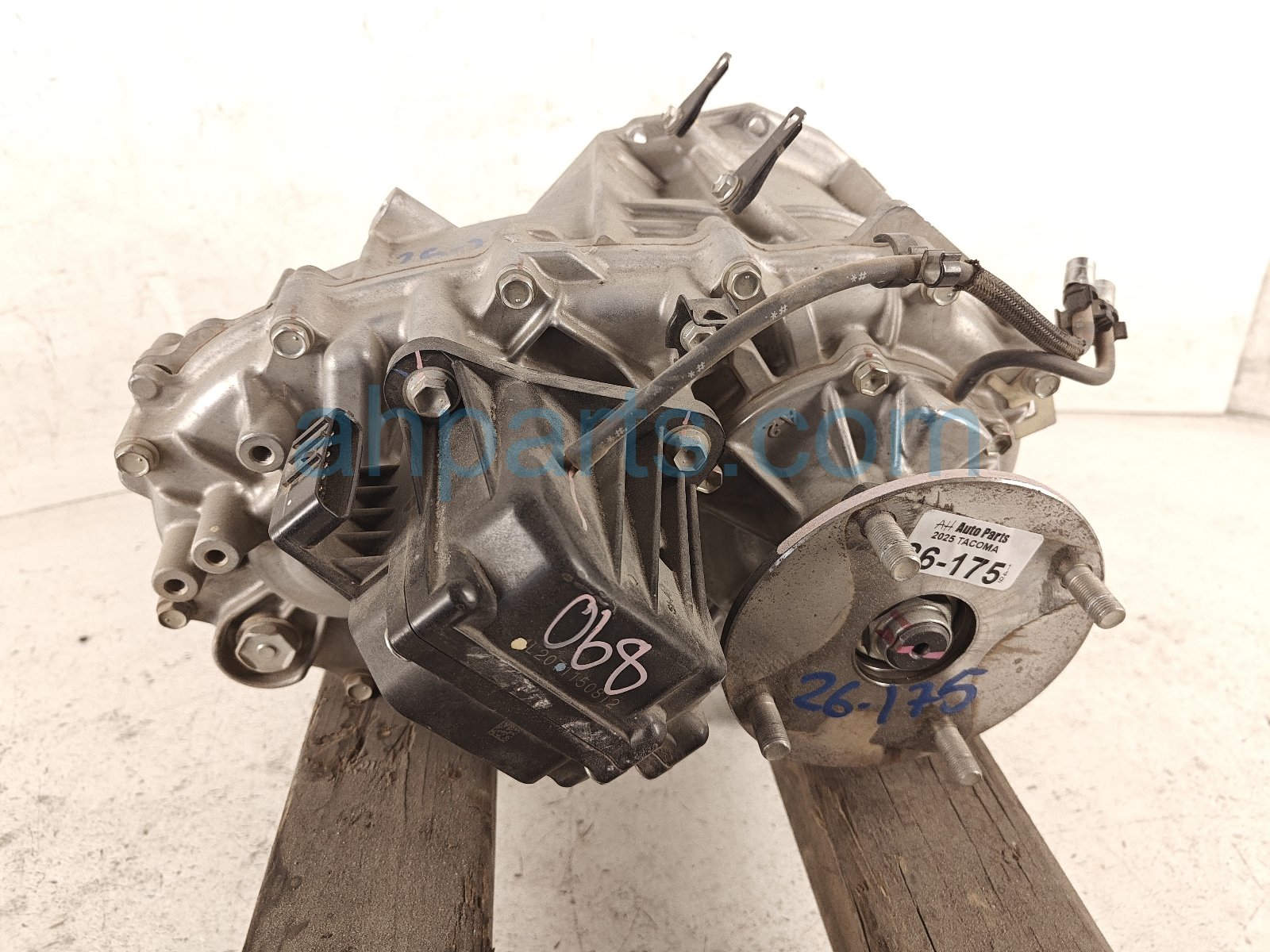 2025 Toyota Tacoma Transfer Case Assy 2.4l 4x4 14k 36100 04030 Replacement 2025 Toyota Tacoma Transfer Case Assy 2.4l 4x4 14k 36100 04030 Replacement thumbnail