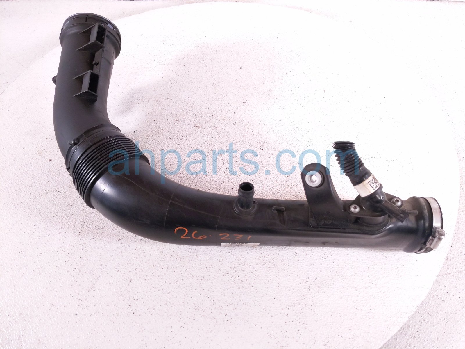 BMW AIR INTAKE DUCT W/MAF - 3.0L RWD