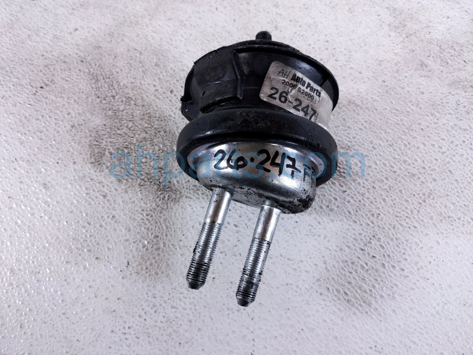 Honda RH FRONT ENGINE MOUNT - 2.0L
