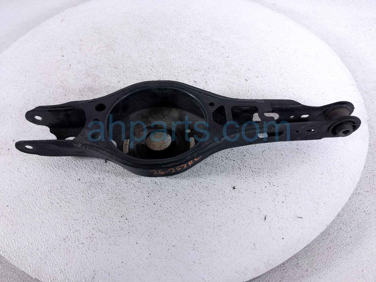 Toyota RR/LH SPRING SEAT LOWER CONTROL ARM