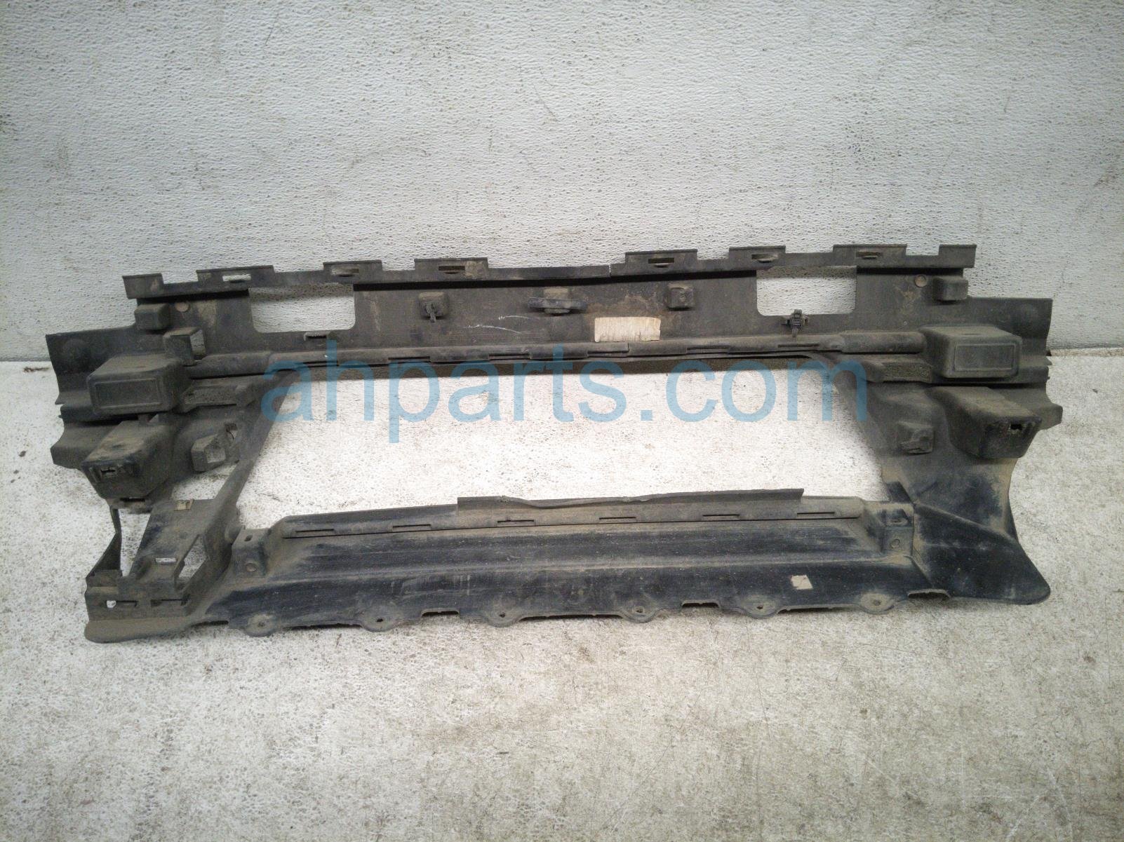 2020 Ford Explorer Cover Rear Bumper Reinforcement LB5Z 17E855 A Replacement 2020 Ford Explorer Cover Rear Bumper Reinforcement LB5Z 17E855 A Replacement thumbnail