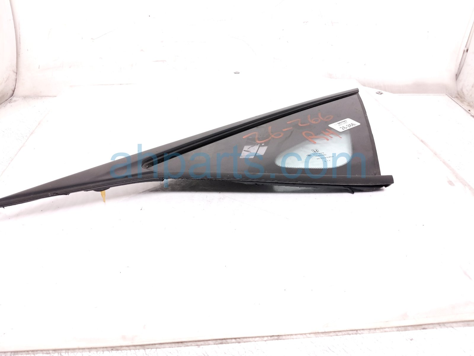 Honda RH QUARTER WINDOW GLASS