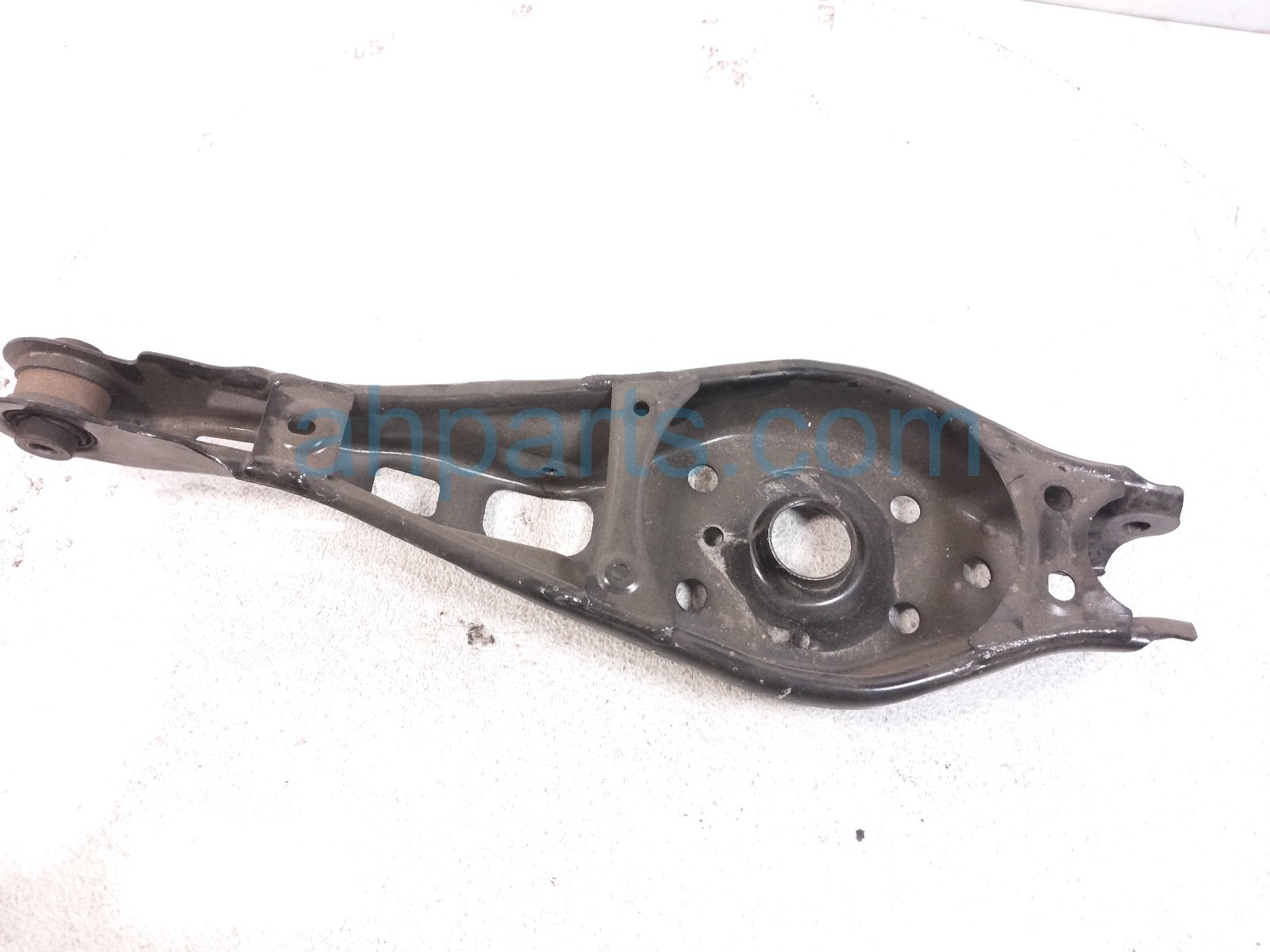 Honda RR/RH SPRING SEAT LOWER CONTROL ARM