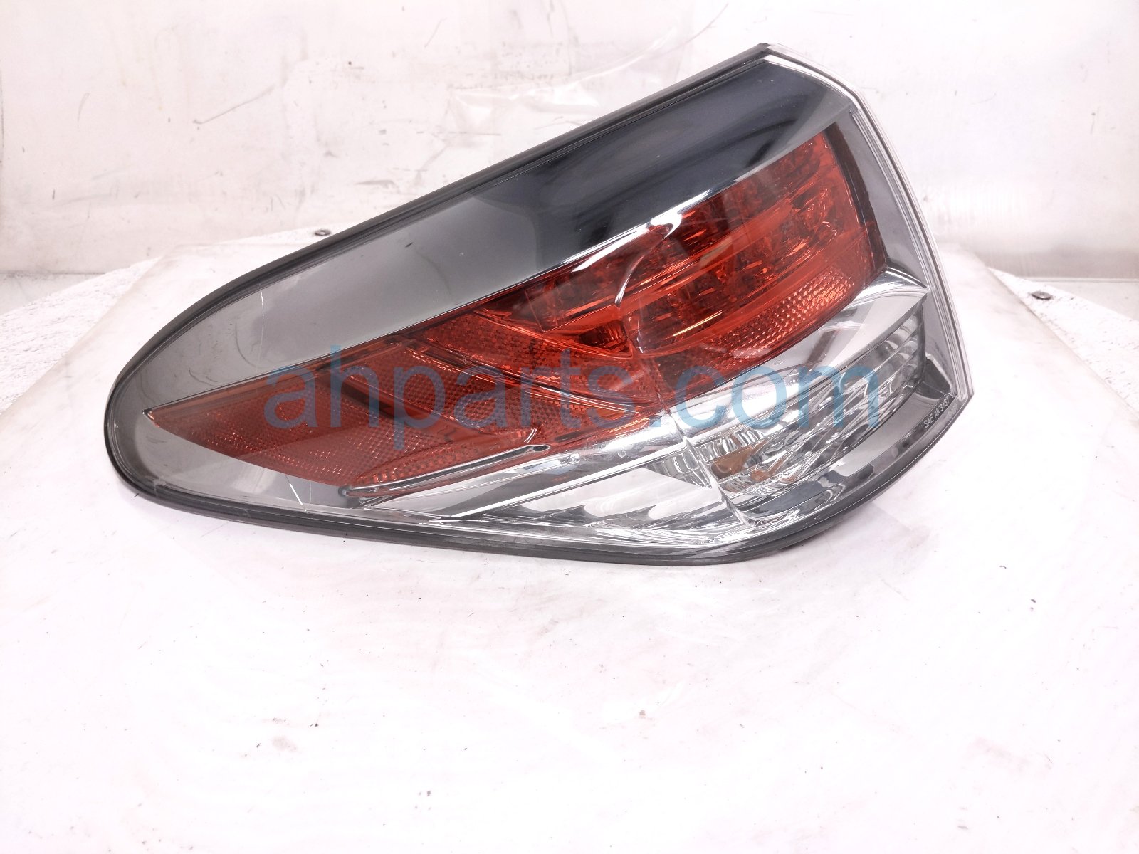 Lexus LH TAIL LAMP (ON BODY)