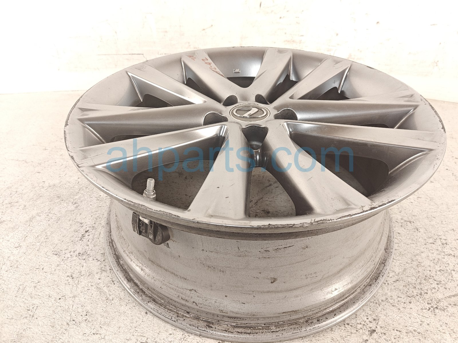 2015 Lexus Rx450h Rear Driver Wheel / Rim *curb Rash 4261A 0E060 Replacement 2015 Lexus Rx450h Rear Driver Wheel / Rim *curb Rash 4261A 0E060 Replacement thumbnail