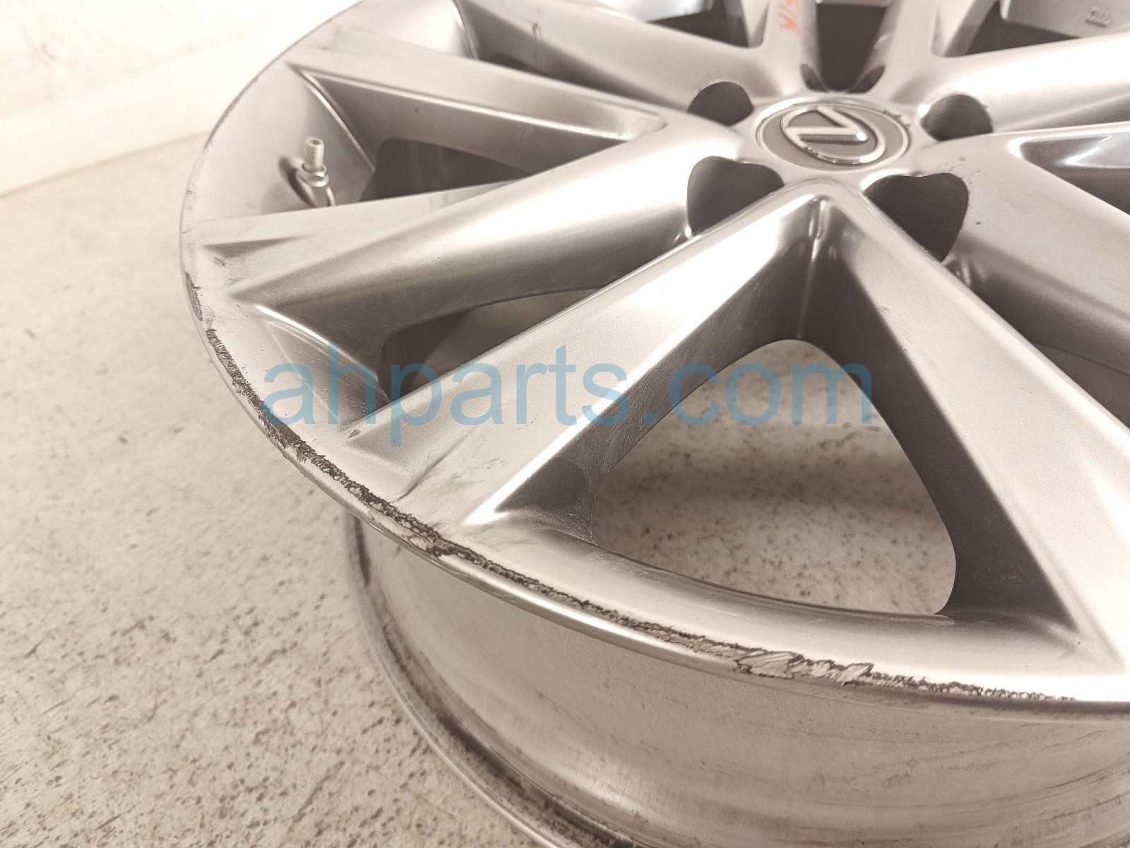 2015 Lexus Rx450h Front Passenger Wheel / Rim *curb Rash 4261A 0E060 Replacement 2015 Lexus Rx450h Front Passenger Wheel / Rim *curb Rash 4261A 0E060 Replacement thumbnail