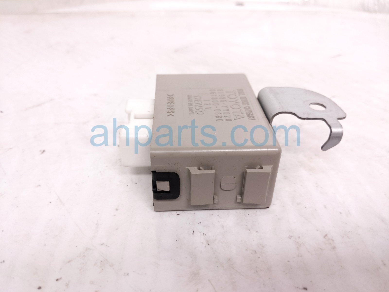 2015 Lexus Rx450h Towing Converter Relay 81985 YY020 Replacement 2015 Lexus Rx450h Towing Converter Relay 81985 YY020 Replacement thumbnail