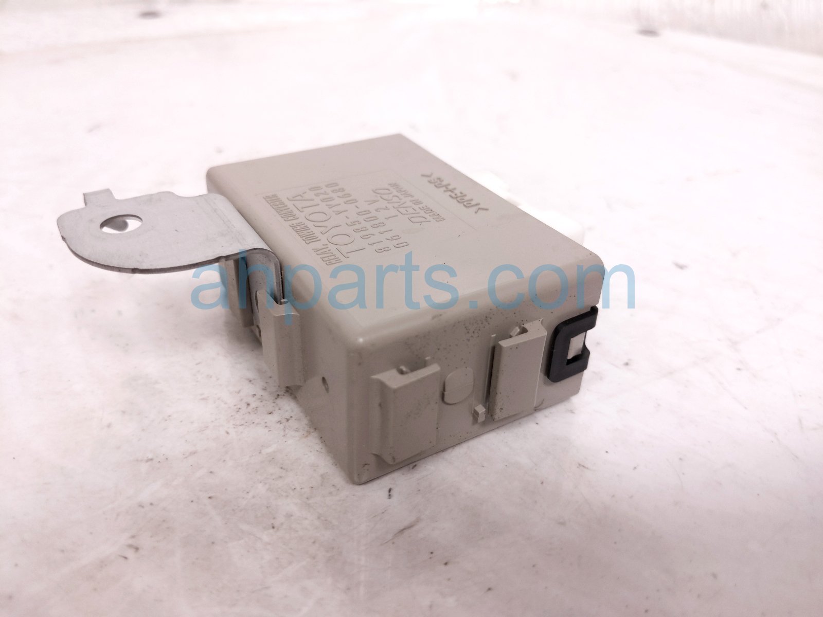 2015 Lexus Rx450h Towing Converter Relay 81985 YY020 Replacement 2015 Lexus Rx450h Towing Converter Relay 81985 YY020 Replacement thumbnail