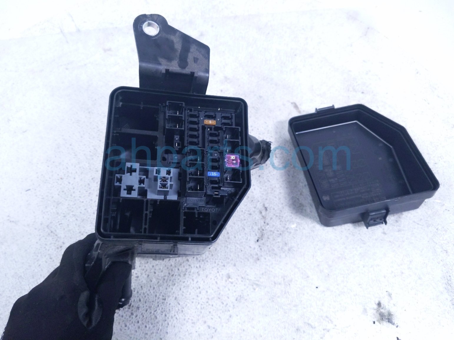 2024 Toyota Rav 4 Engine Room Fuse Box 2.5l Hyb 82740 42120 Replacement 2024 Toyota Rav 4 Engine Room Fuse Box 2.5l Hyb 82740 42120 Replacement thumbnail