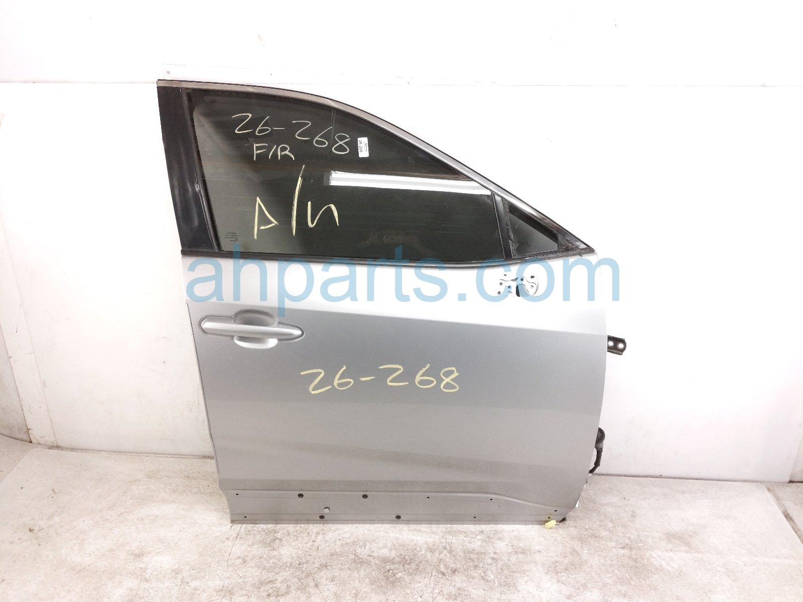 Toyota FR/RH DOOR - SILVER - NO MIRROR/TRIM