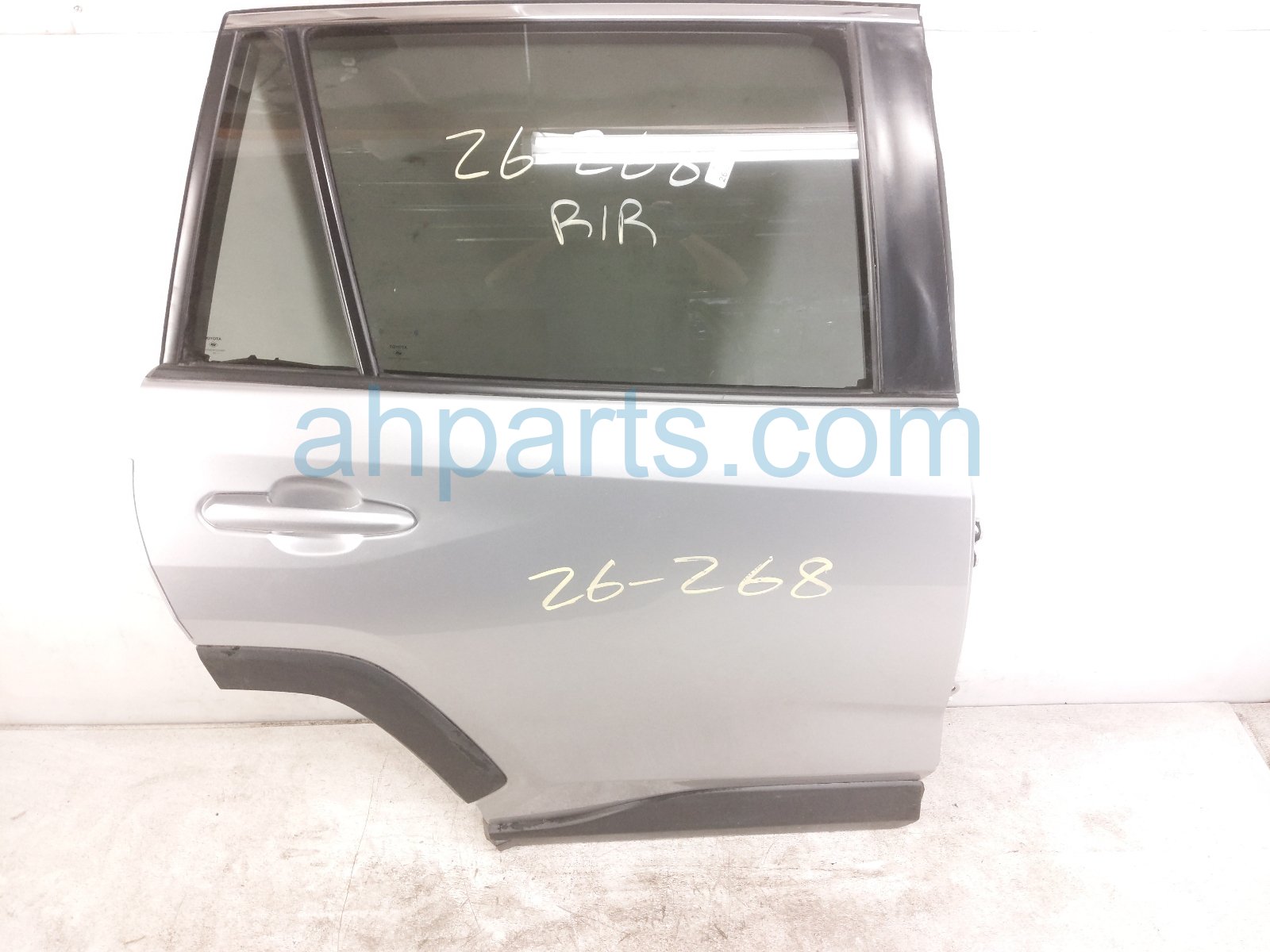 $925 Toyota RR/RH DOOR - SILVER - NO INSIDE TRIM