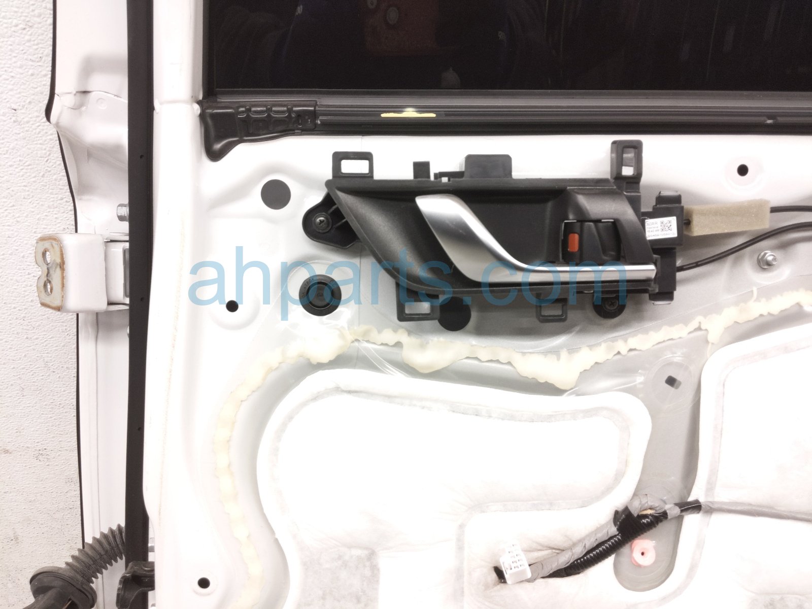 2018 Honda Accord Rear Passenger Door White No Inside Trim 67510 TVA 325ZZ Replacement 2018 Honda Accord Rear Passenger Door White No Inside Trim 67510 TVA 325ZZ Replacement thumbnail