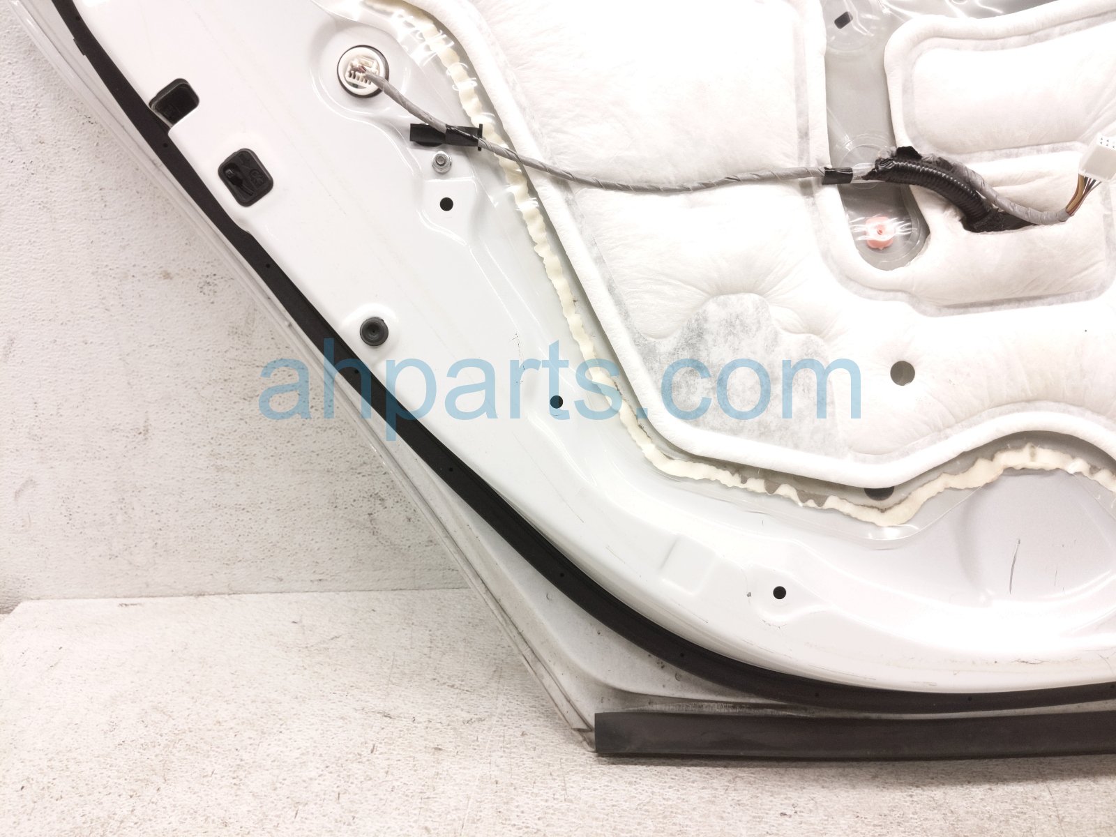 2018 Honda Accord Rear Driver Door White No Inside Trim 67550 TVA 325ZZ Replacement 2018 Honda Accord Rear Driver Door White No Inside Trim 67550 TVA 325ZZ Replacement thumbnail