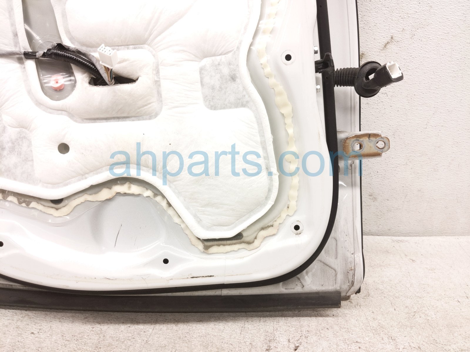 2018 Honda Accord Rear Driver Door White No Inside Trim 67550 TVA 325ZZ Replacement 2018 Honda Accord Rear Driver Door White No Inside Trim 67550 TVA 325ZZ Replacement thumbnail