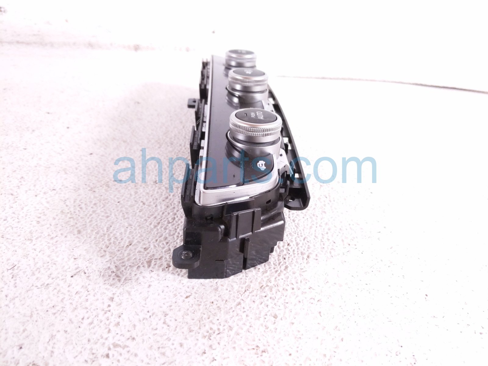 2018 Honda Accord Temperature Climate Heater/ac Control(on Dash) 79610 TVA A01ZB Replacement 2018 Honda Accord Temperature Climate Heater/ac Control(on Dash) 79610 TVA A01ZB Replacement thumbnail